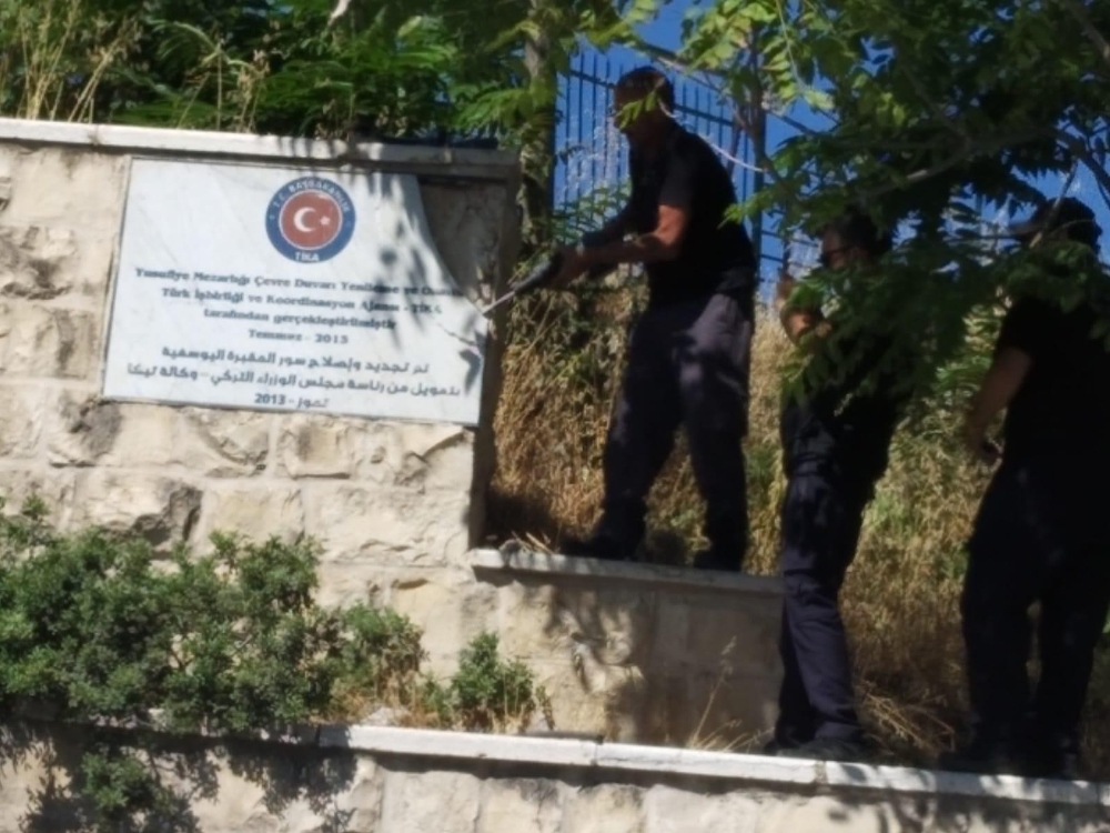 İsrail Kudüs’te TİKA’nın tabelalarını söktü