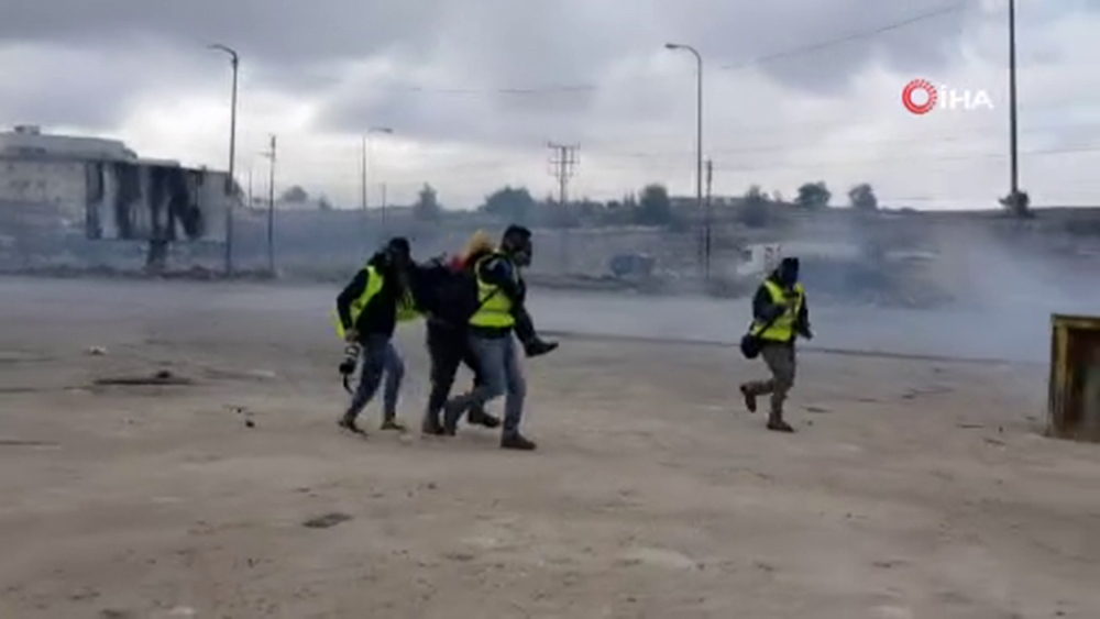 İsrail’in gaz bombalı müdahalesinde 2 gazeteci boğulma tehlikesi geçirdi