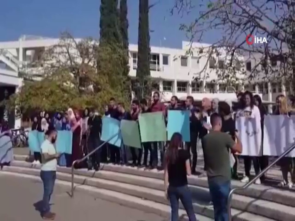 İsrailin Okul Saldırılarına Karşı Filistinli Öğrencilerden Protesto