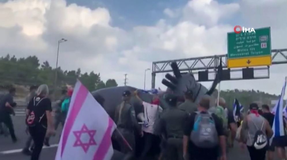 İsraillilerden Netanyahu karşıtı ’denizaltı’ protestosu
