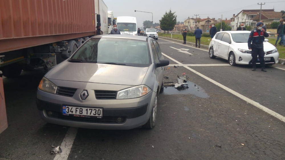 İstanbul- Tekirdağ yolunda kırmızı ışıkta zincirleme kaza