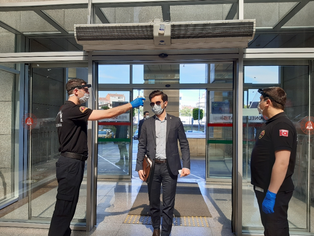 İstanbul Adalet Sarayı’ndaki korona virüs önlemleri görüntülendi