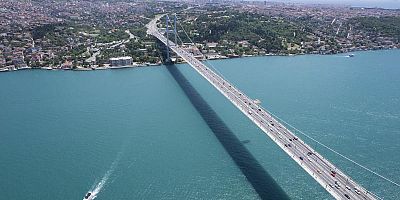 İstanbul Boğazı'nda gemi trafiği askıya alındı