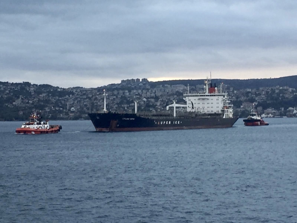 İstanbul boğazında arıza yapan tanker sürüklendi
