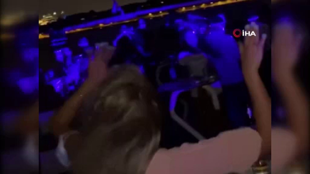 İstanbul Boğazı’nda korona virüs salgınına rağmen yat partisi kamerada