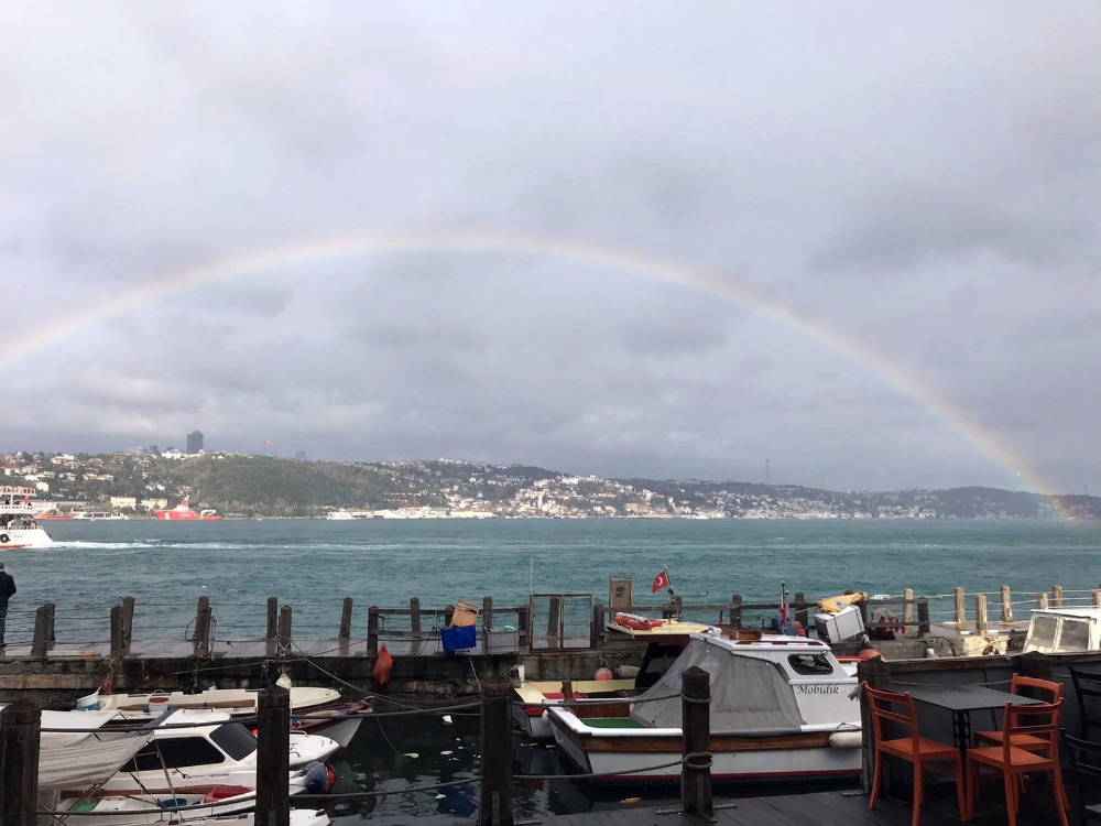 İstanbul Boğazında muhteşem gökkuşağı görüntüsü