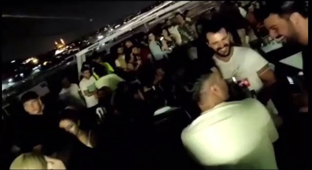 İstanbul Boğazı’nda salgına rağmen yat partileri hız kesmiyor