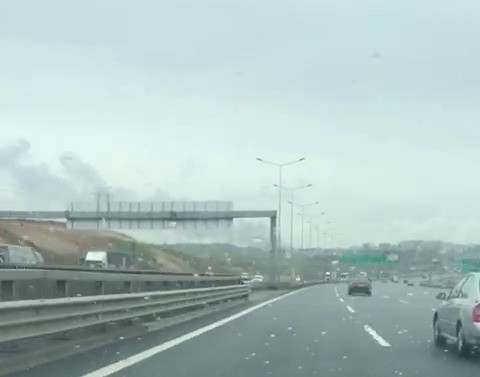 İstanbul Çekmeköy’de bir fabrikanın deposunda yangın çıktı