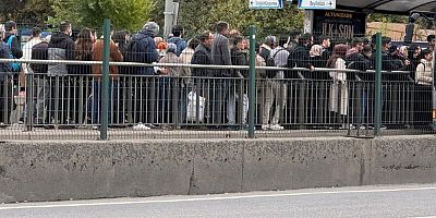 İstanbul'da Metro ve Metrobüs yoğunluğuna tepki!