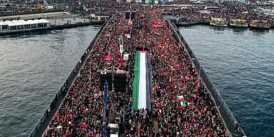 İstanbul'da tarihi yürüyüş! Dünya basını manşetten duyurdu