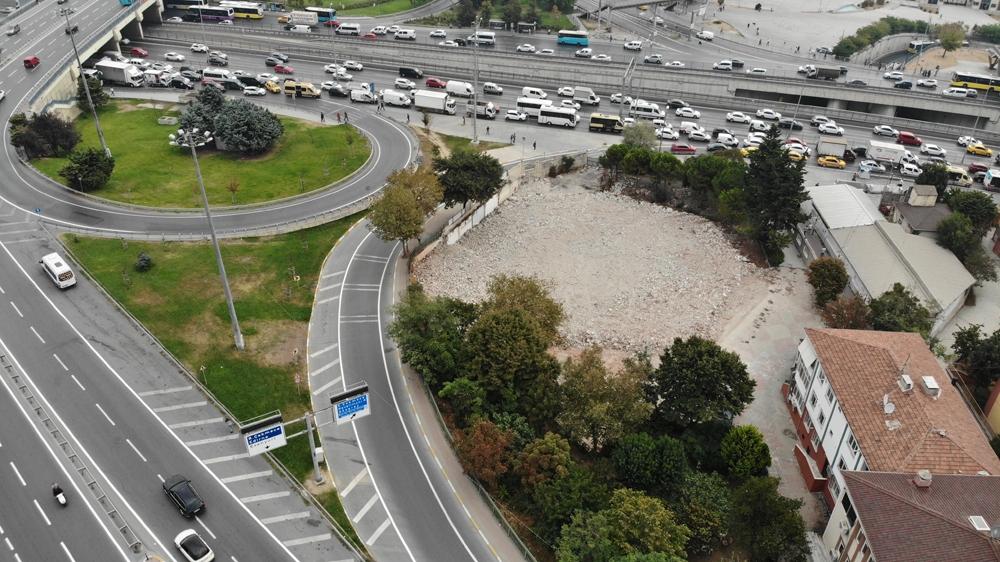 İstanbul depreminde zarar gören caminin akıbeti belirsizliğini koruyor
