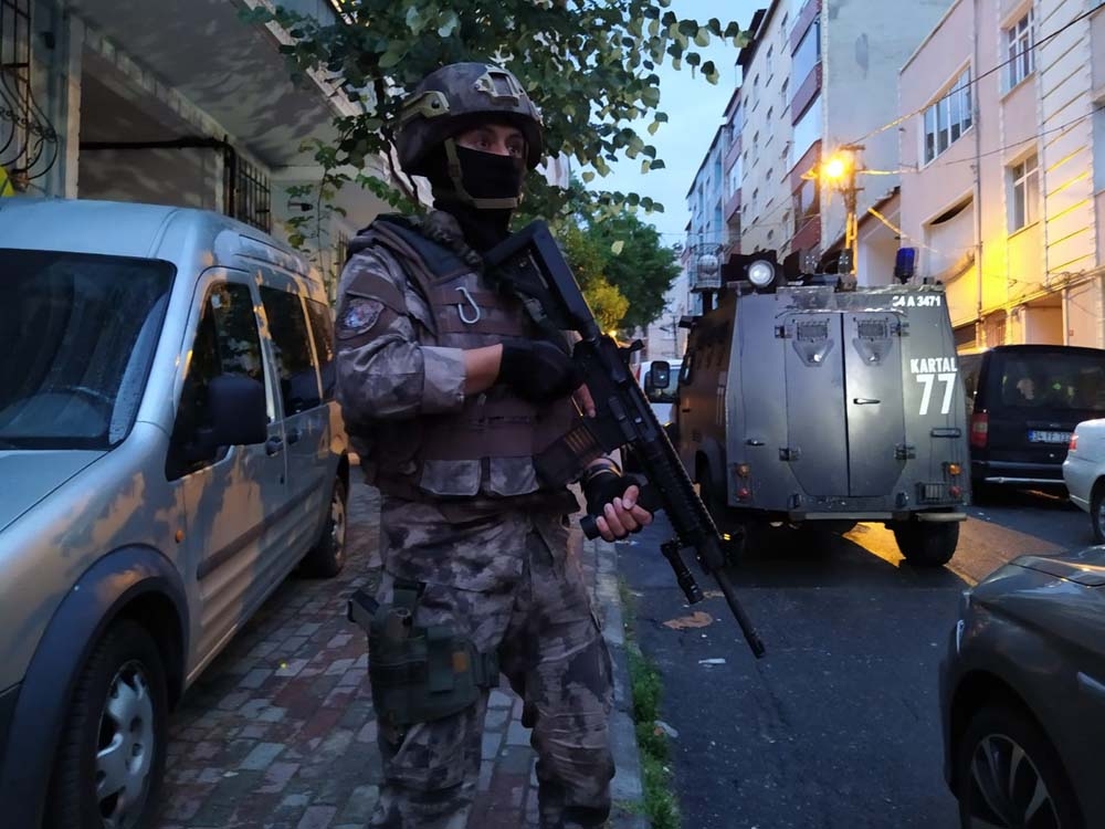 İstanbul emniyetinden zehir tacirlerine şafak operasyonu