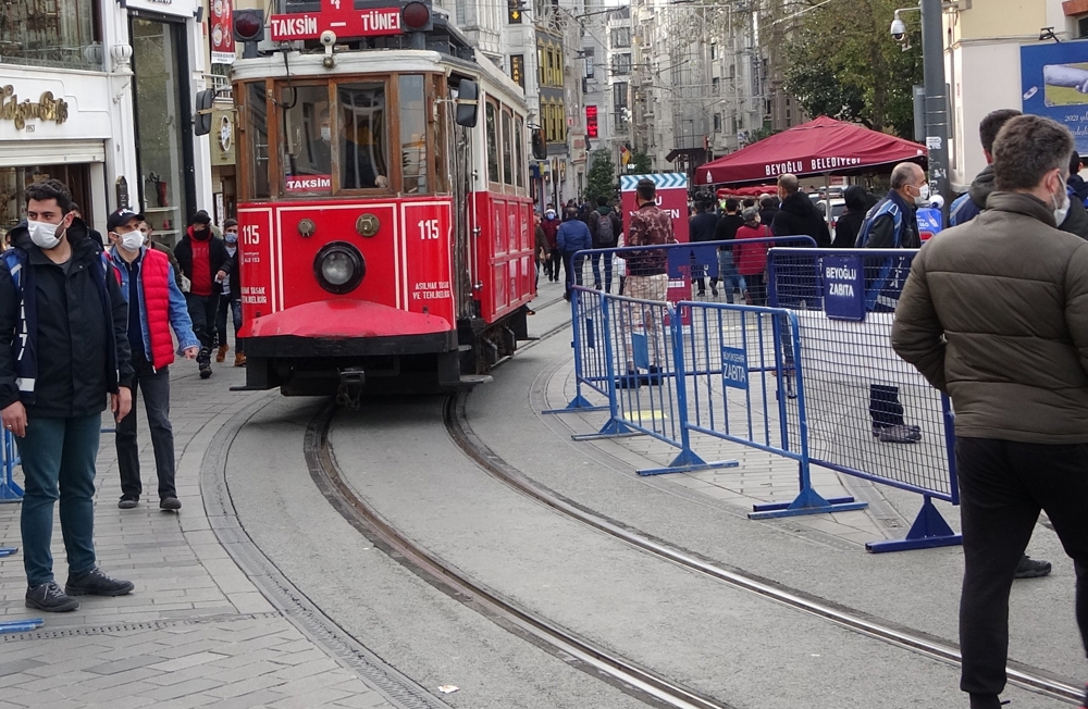 İstanbul eski karlı günlerine hasret kaldı