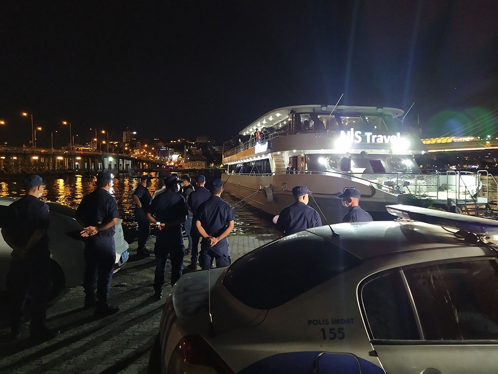 İstanbul Haliç’te teknelerde korona virüs denetimi