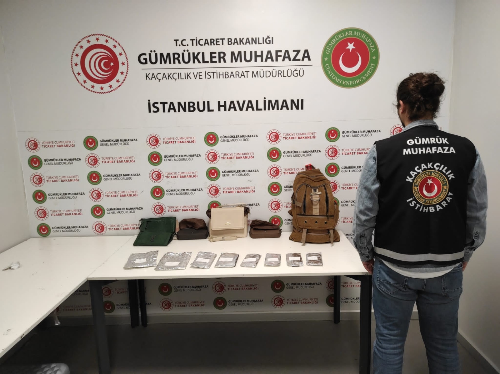 İstanbul Havalimanı’nda 13 kilo uyuşturucu ele geçirildi