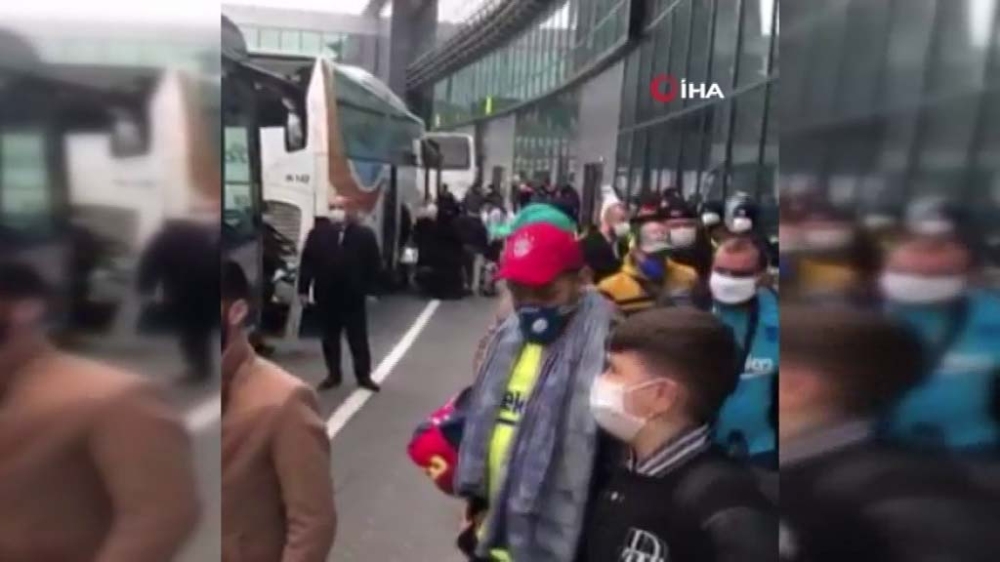 İstanbul Havalimanı’nda bekleyen Cezayirliler, karantina için Karabük’e gönderiliyor