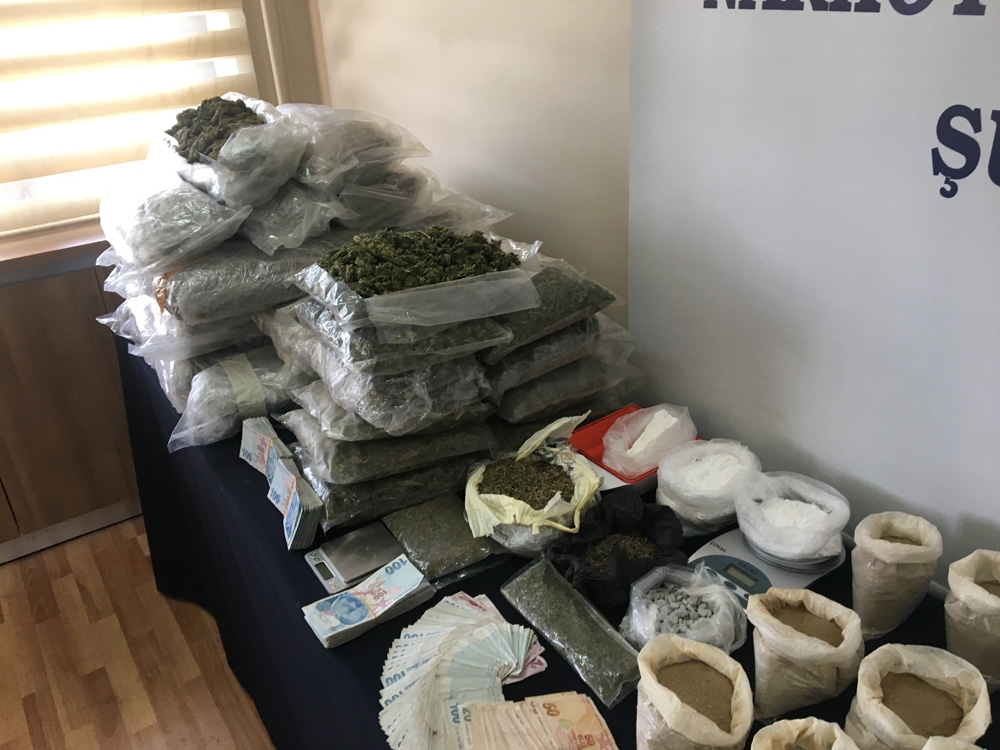 İstanbul narkotik polisi iki ilde 70 kilo uyuşturucu ele geçirdi