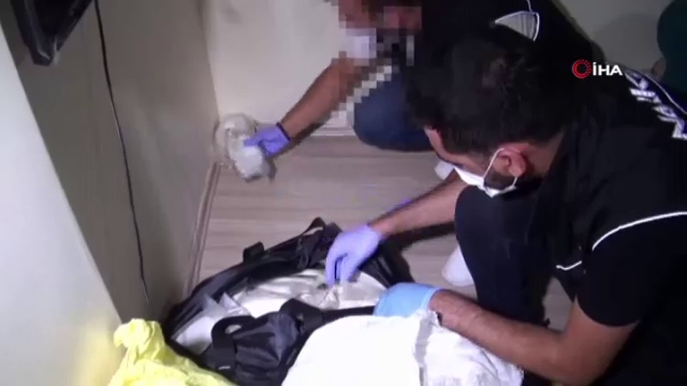 İstanbul polisi Lübnan’dan Türkiye’ye sokulan 80 kilo esrar ele geçirdi