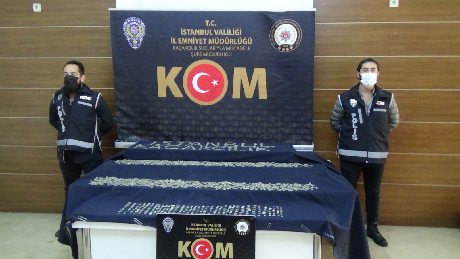 İstanbul polisinden tarihi eser kaçakçılarına operasyon: 3 bin 500’ün üzerinde sikke ele geçirildi