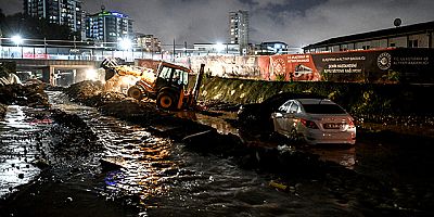 İstanbul sele teslim: 2 kişi yaşamını yitirdi, 12 yaralı