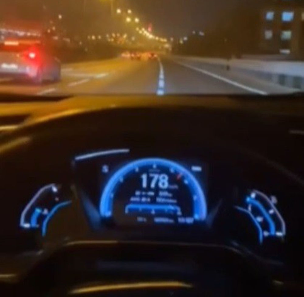 İstanbul trafiğinde havaya ateş açan maganda ve “makas” terörü kamerada