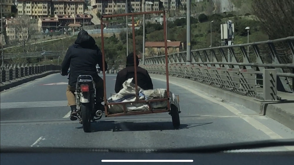 İstanbul trafiğinde “pes” dedirten tehlikeli yolculuk kamerada