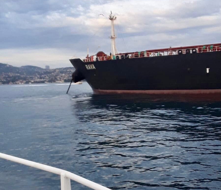 İstanbul Valiliğinden kıyıya sürüklenen tankere ilişkin açıklama