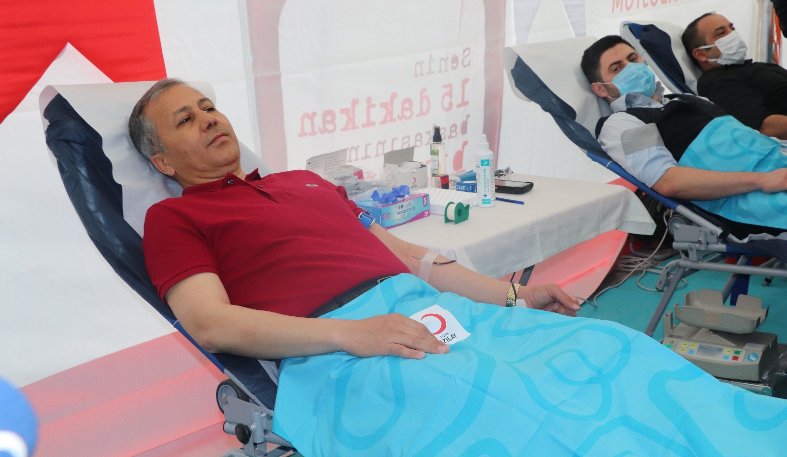 İstanbul Valisi Ali Yerlikaya kan bağışında bulundu