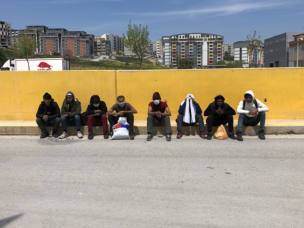 İstanbul’a yürürken Bursa’da polise yakalandılar