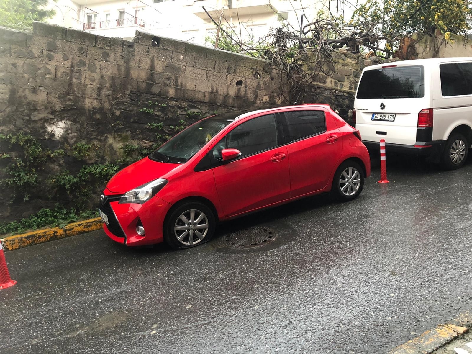 İstanbul’da 20 aracın lastiğini kesen minik afacanlar yakalandı