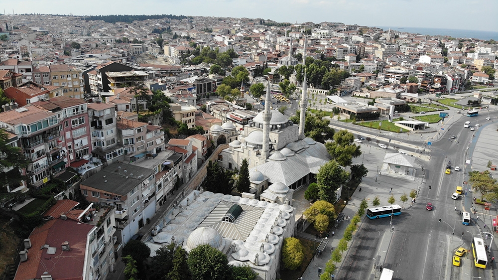 İstanbul’da 472 yıllık tarihi camide tepki çeken klima görüntüsü