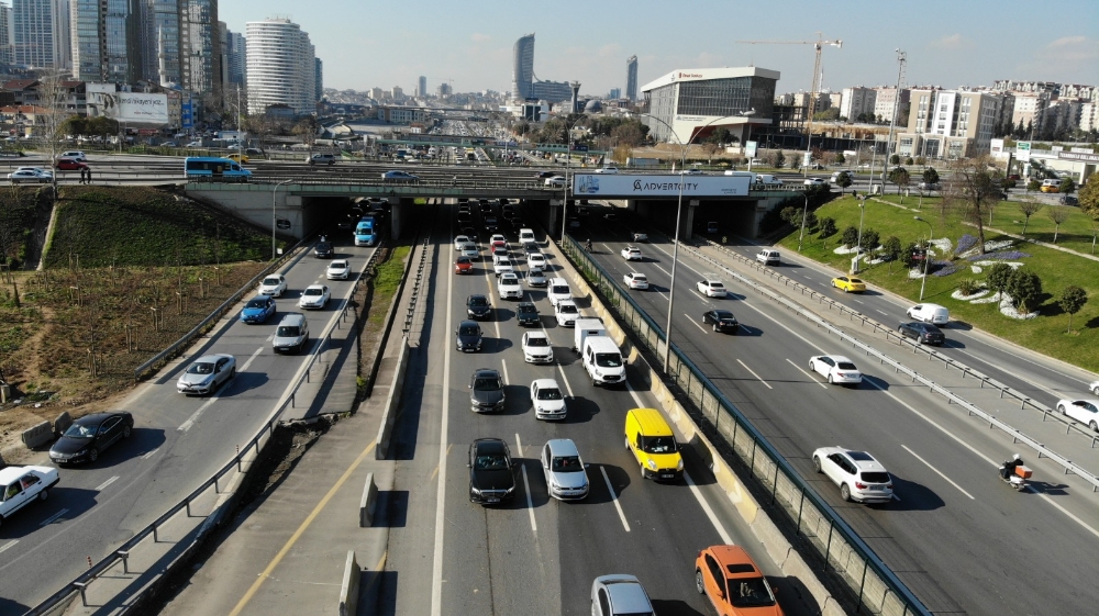 İstanbul’da 56 saatlik kısıtlama öncesi trafik yoğunluğu erken başladı