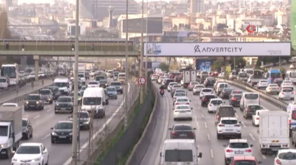 İstanbul’da 56 saatlik sokak kısıtlaması öncesi yoğunluk