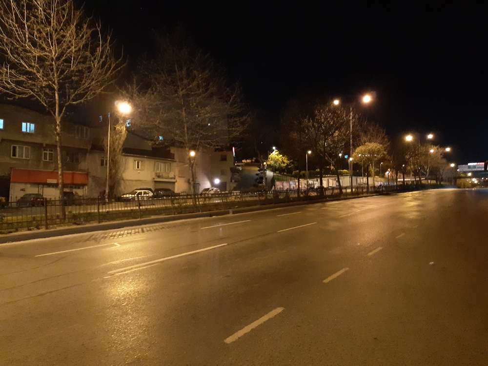 İstanbul’da akşam saatlerinde korona sessizliği