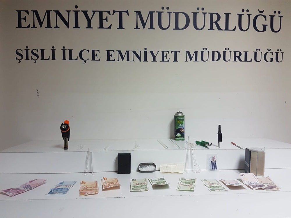 İstanbul’da araç çakmaklığından uyuşturucu fışkırdı