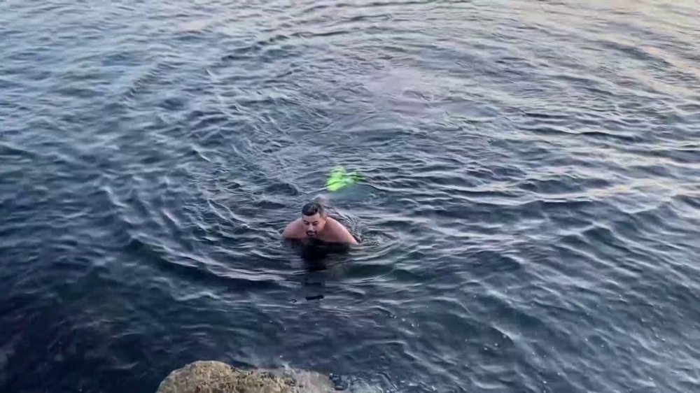 İstanbul’da Aralık ayında günbatımına karşı deniz keyfi