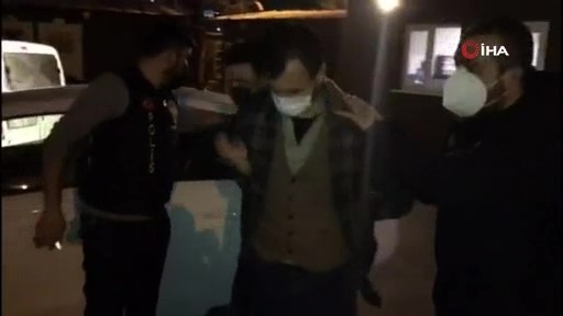 İstanbul’da banka ATM’lerine kurduğu düzenekle hesapları boşaltan zanlı suçüstü yakalandı