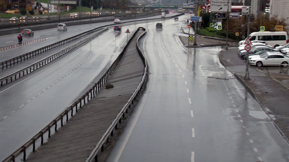 İstanbul’da boş kalan yollar havadan görüntülendi