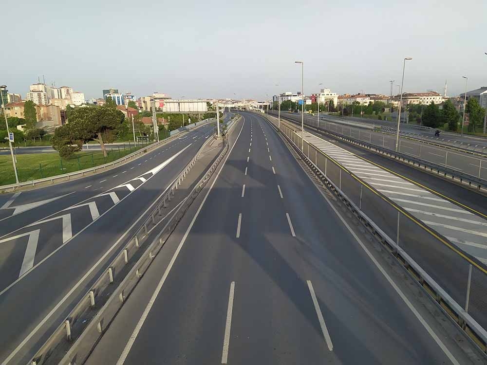 İstanbul’da D-100 Karayolu ile 15 Temmuz Köprüsü boş kaldı