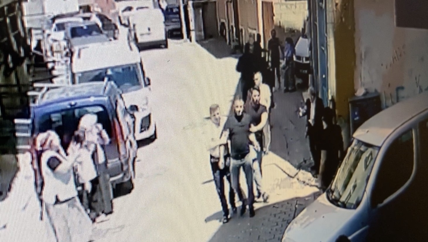 İstanbul’da dehşet anları kamerada: Ev sahibi kiracısını bıçakladı
