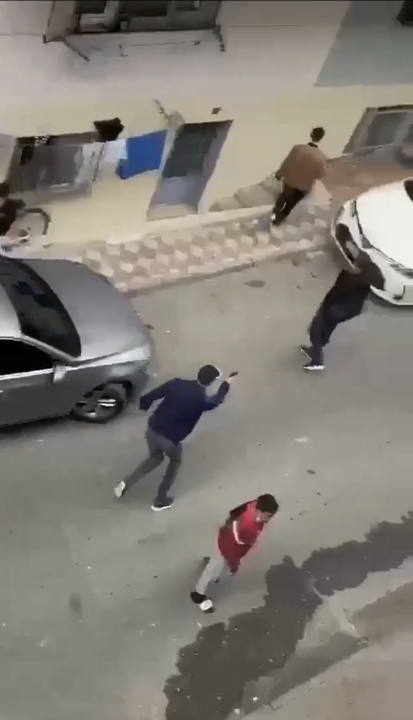 İstanbul’da dehşet anları kamerada: Sokak ortasında güpegündüz kurşun yağdırdı