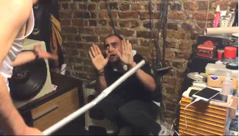 İstanbul’da dehşet anları: Sopa ve satırla dövdü