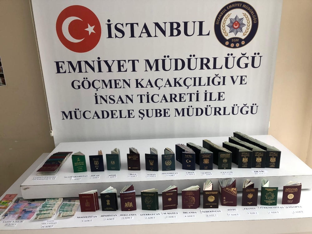 İstanbulda Dev Operasyon: 3 Pasaport Polisi Ve 1 Avukata Gözaltı