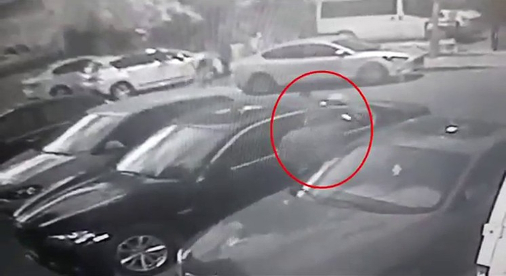 İstanbul’da direksiyon ve sunroof hırsızlığı yapan şahıslar kıskıvrak yakalandı
