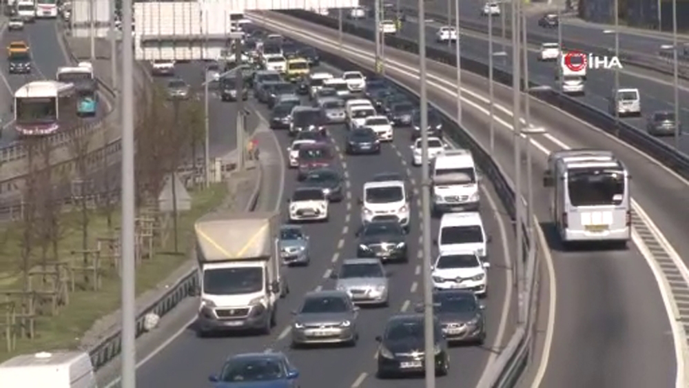 İstanbul’da eve dönüş trafiği eski günlerini aratmadı