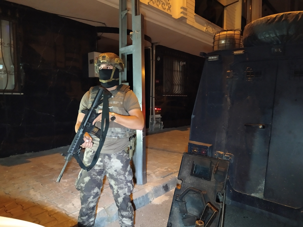 İstanbul’da gece yarısı çok sayıda adrese terör operasyonu