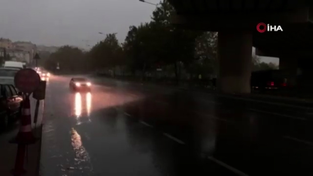 İstanbul’da gök gürültülü sağanak yağış