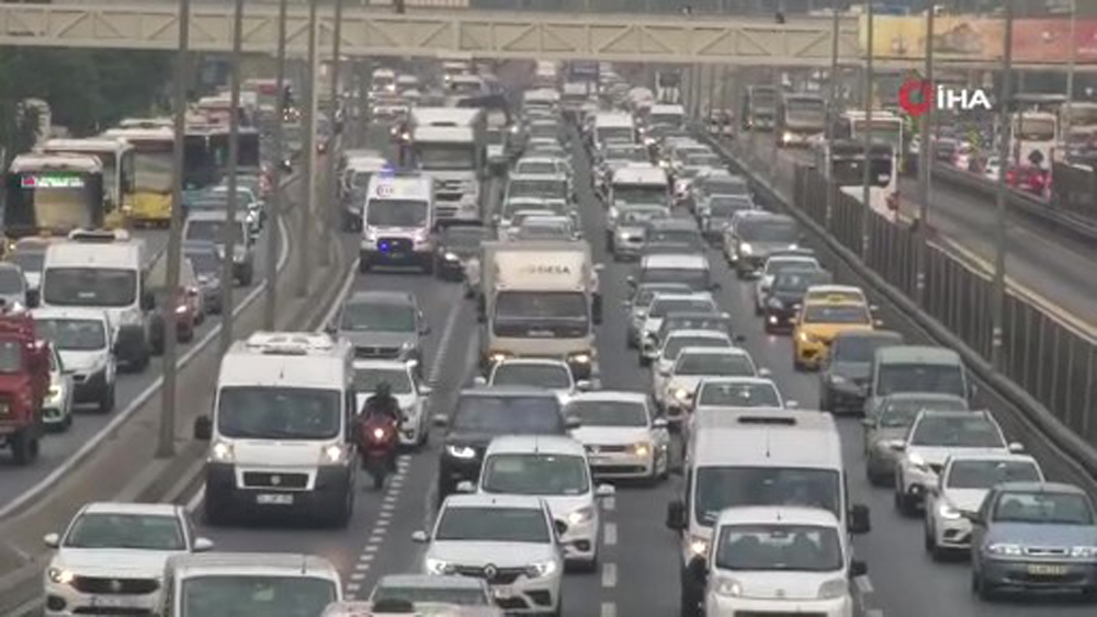 İstanbul’da haftanın ilk günü trafik yoğunluğu yaşandı