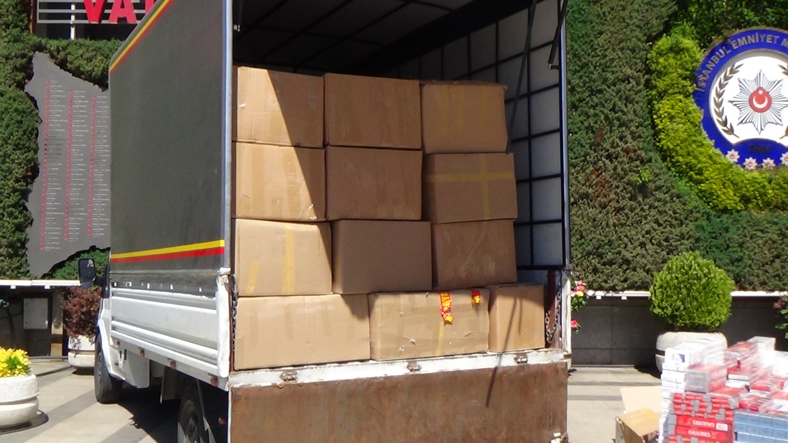 İstanbul’da kaçak sigara operasyonu: 105 bin paket ele geçirildi