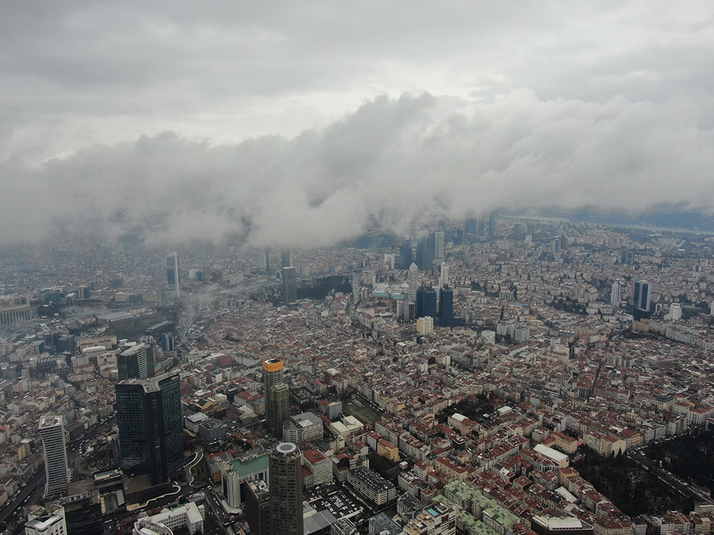 İstanbul’da kar sonrası bulutların manzarası mest etti